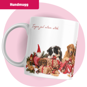Vit keramikmugg med texten "Ingen jul utan stök" i röd skronskrift samt ett juligt motiv med hundar som busar bland inslagna julklappar, pepparkakor, en tomtenisse och en julgran.